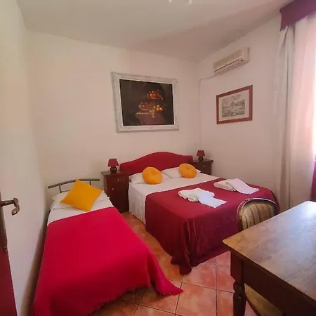 Red Nine - Stazione Tiburtina Apartment *