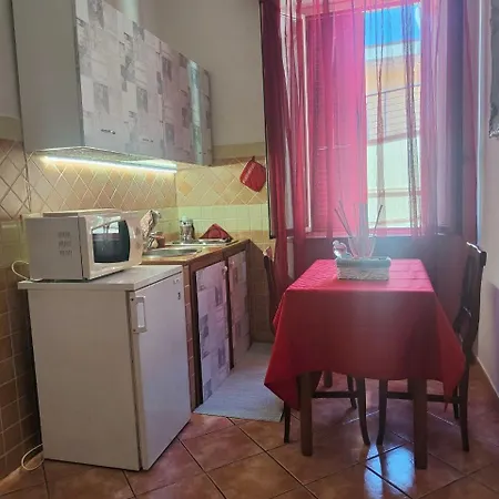 Red Nine - Stazione Tiburtina Apartment